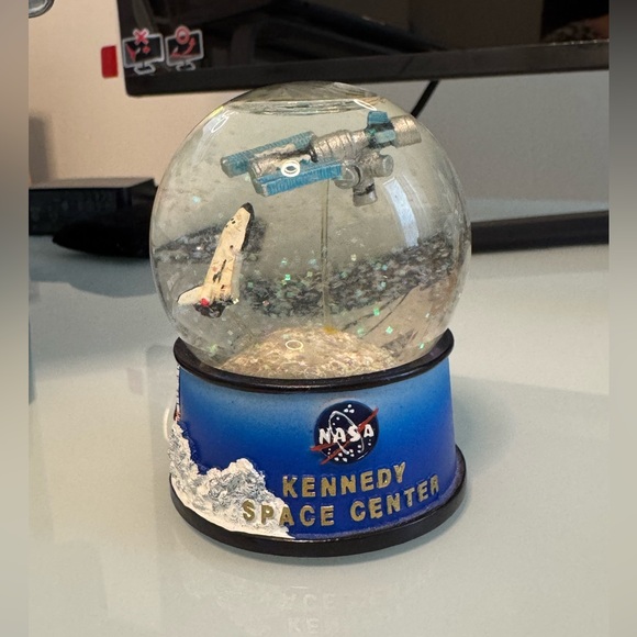 NASA Plush, Snow Globe, Puzzle, Bag, and Pin Set - Picture 7 of 10